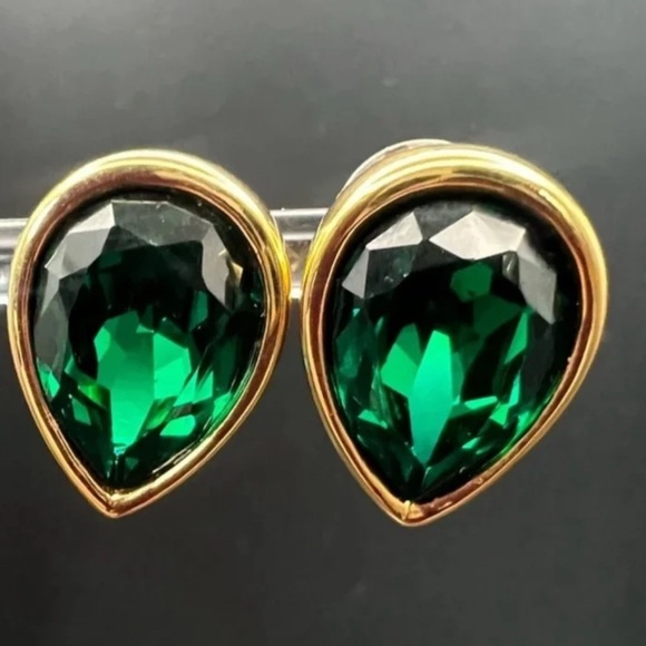 Vintage Avon S.A.L. Emerald Green Teardrop Earrings – 1980s Statement Studs - Picture 2 of 12
